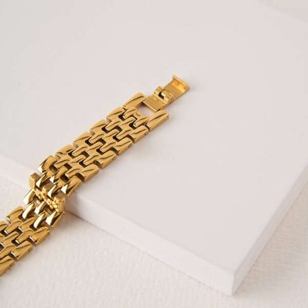 Premium Golden Om Bracelet – Spiritual Style in Gold Finish
